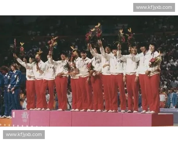 中国女排勇夺世界杯冠军背后的拼搏与荣耀：从备战到胜利的全程回顾